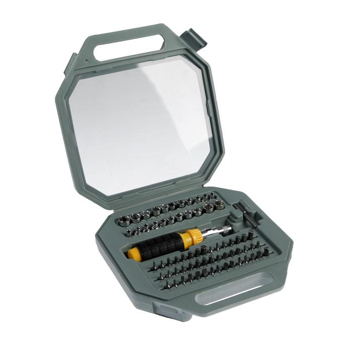 Отвертка с набором бит и головок ТУНДРА, реверсивная, в кейсе, 69 предметов Отвертка с набором бит и головок ТУНДРА, реверсивная, в кейсе, 69 предметов