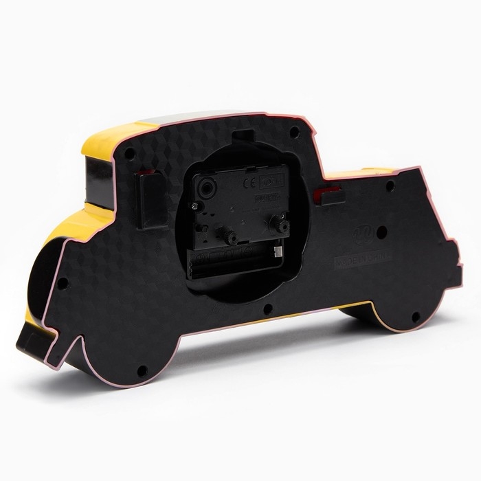 Часы настольные будильник детский с подсветкой Часы настольные будильник детский с подсветкой "Жёлтая машина", с подвесом, циферблат d-7 см, 24 х 4