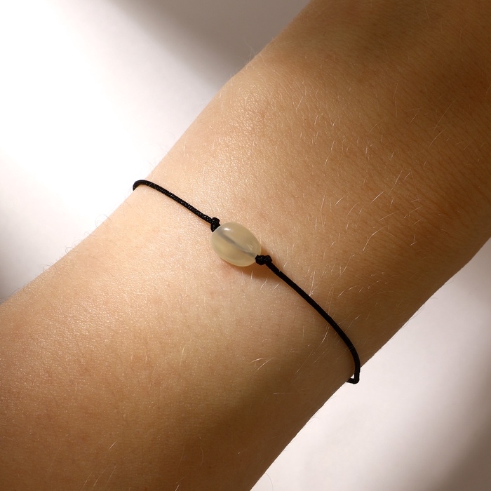 Браслет желаний «Лунный камень» на чёрной нити, длина регулируется Браслет желаний «Лунный камень» на чёрной нити, длина регулируется