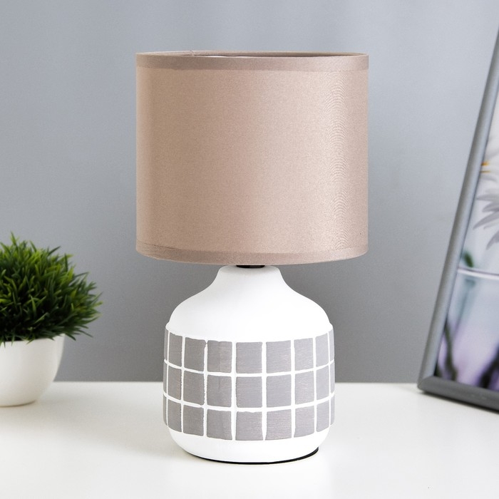 Настольная лампа Настольная лампа "Гликерия" E14 40Вт бело-серая 15х15х27 см RISALUX