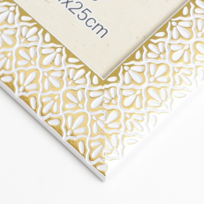 Фоторамка пластик 20х25 см Фоторамка пластик 20х25 см "Золотые лепестки ромашки" белая 29,5х24,5 см