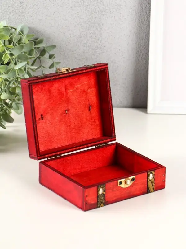 Шкатулка для украшений &laquo;Сундучок. Герцог&raquo;, дерево, состаренная, с заклёпками 5.5&times;13&times;10.2 см