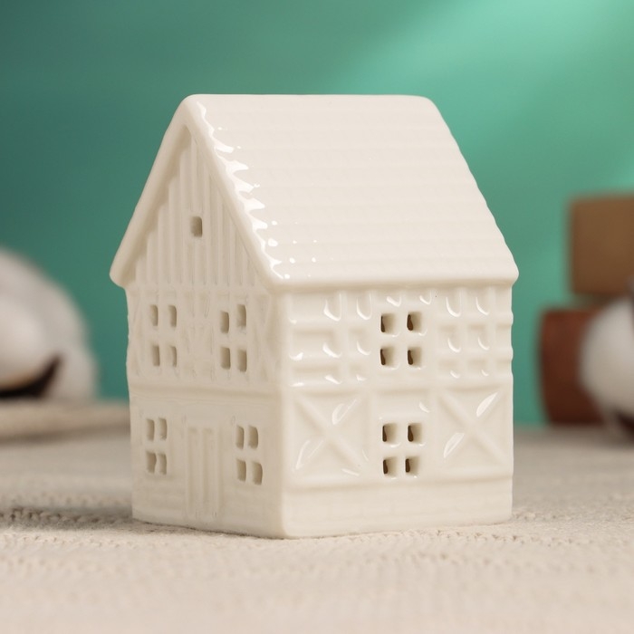 Фигура с подсветкой "Домик" 5,5х5х8см, 2/LR41