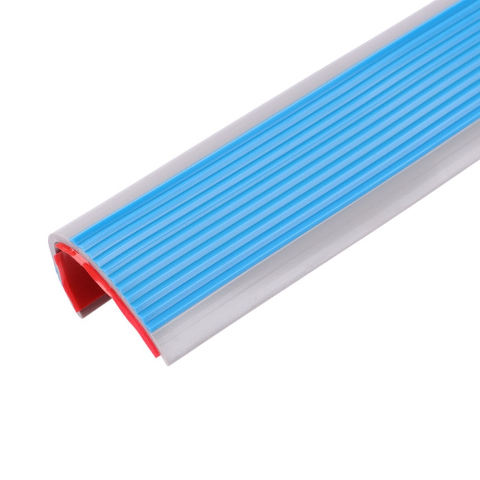 Накладка антискользящая на ступеньки угловая, 1м, синяя Накладка антискользящая на ступеньки угловая, 1м, синяя