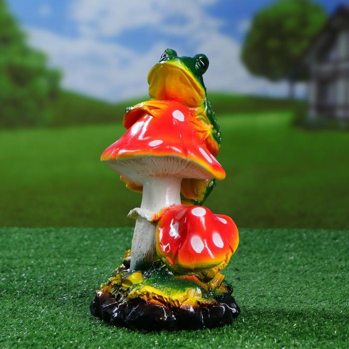 Садовая фигура  Садовая фигура "Три мухомора с Лягушкой" 15х24х27см