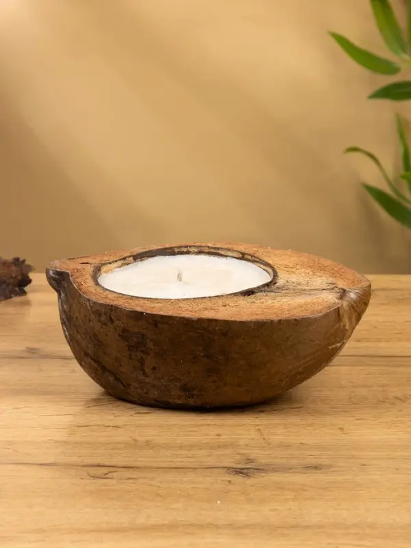 Свеча в кокосе, 18×22×7 см, коричневая