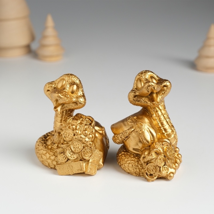 Сувенир полистоун Сувенир полистоун "Змея удачи с деньгами" МИКС 4х4х6,5 см