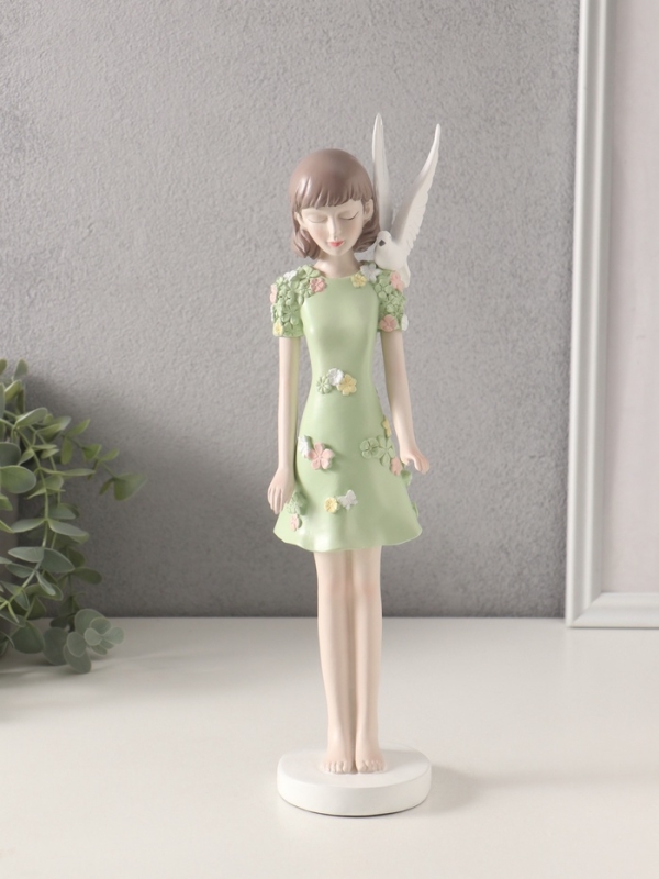 Сувенир полистоун Сувенир полистоун "Девочка с белым голубем на плече" 11х9,5х32,5 см