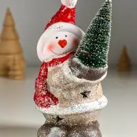Сувенир керамика свет "Снеговик в серебристой шубке с ёлочкой" 9,5х7,5х14,5 см