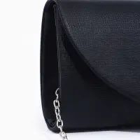 Сумка-клатч вечерняя на магните, на серебристой цепочке, чёрная