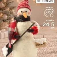 Фигурка декоративная &laquo;Снеговичок в красной шапке, с лопатой&raquo;, войлочная, 14&times;10.5&times;24.5 см