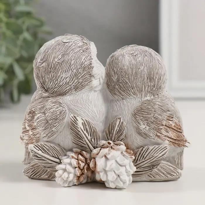 Сувенир полистоун  Сувенир полистоун "Нежные совушки с букетом шишек" 11,5х9,5х9 см