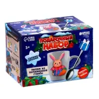 Декор кружки и ложки полимерной глиной на новый год &laquo;Зайка и подарок&raquo;, набор для творчества