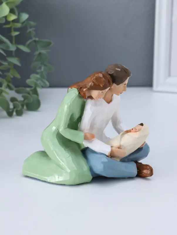 Сувенир полистоун "Молодые родители с малышом" 6,8х13,5х11,5 см