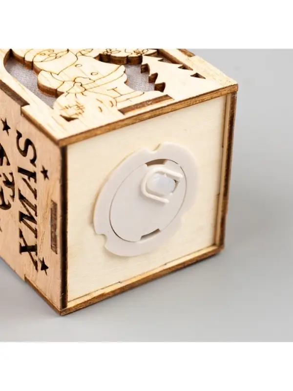 Ёлочная игрушка &laquo;Домик с Дедом Морозом с мешком&raquo;, 8&times;6.5&times;6 см, от батареек, свечение тёплое белое