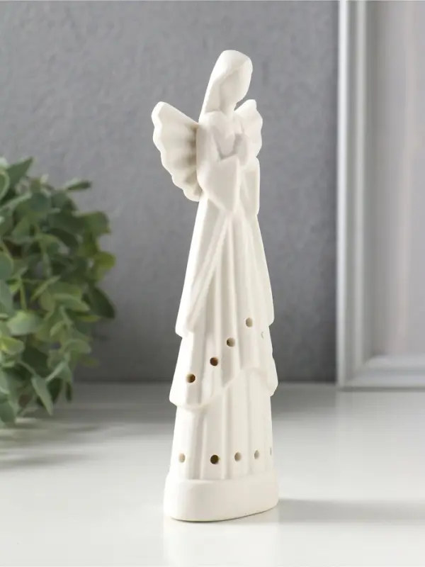 Сувенир керамика "Девушка-ангел в мантии" белый 5,4х3,4х17,7 см