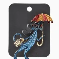 Брошь &laquo;Кошка&raquo; с зонтом, цветная в золоте