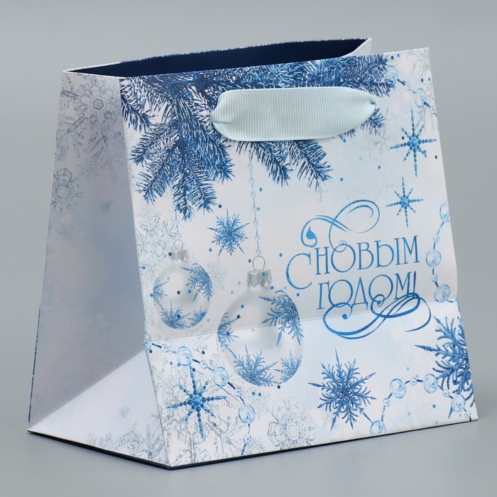 Пакет подарочный новогодний ламинированный квадратный «Снежинки», 14 х 14 х 9 см