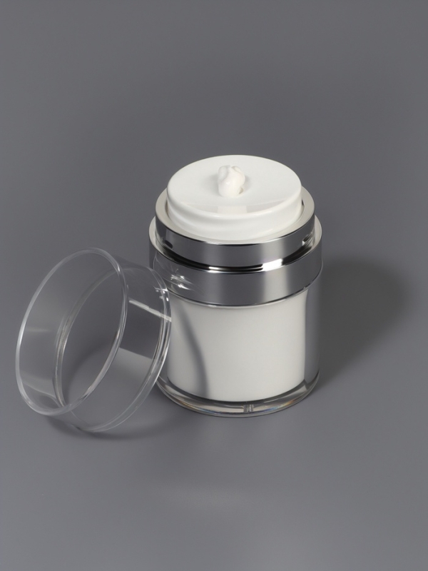 Бутылочка д/хранения с дозатором 30мл d5,5*7,2см бел/серебр накл ОТ Бутылочка д/хранения с дозатором 30мл d5,5*7,2см бел/серебр накл ОТ