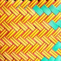 Сумка плетёная пластиковая 20х10х30 см, цв. бирюзовый-жёлтый Сумка плетёная пластиковая 20х10х30 см, цв. бирюзовый-жёлтый