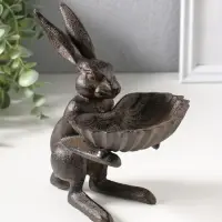 Сувенир чугун подставка, кормушка для птиц "Заяц с ракушкой" 14х11,5х16,5 см