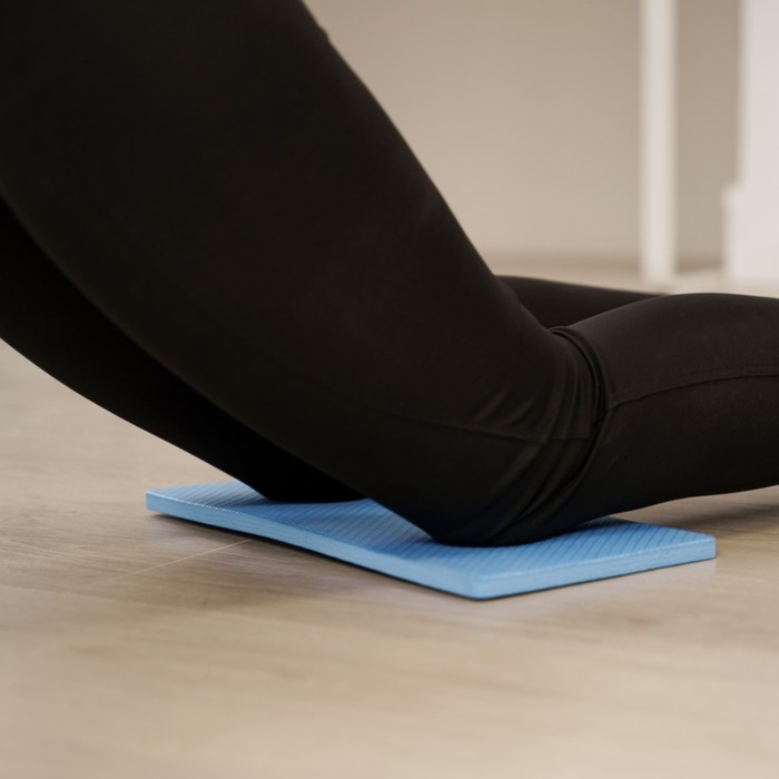 Ролик для пресса ONLYTOP, 33х24х24 см, с ковриком, цвет серый/розовый Ролик для пресса ONLYTOP, 33х24х24 см, с ковриком, цвет серый/розовый