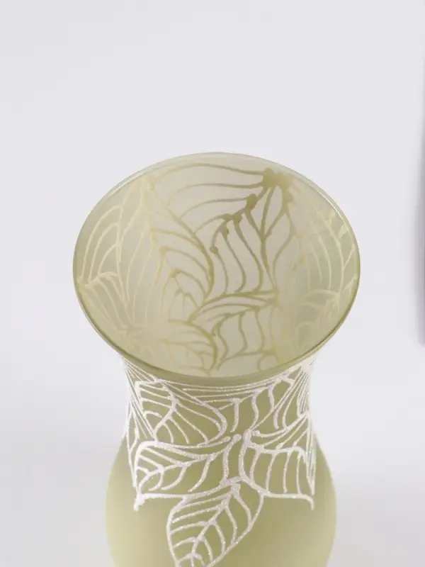 Ваза «Кармен» листопад, волна, h=26 см, стекло, бледно-зелёная Ваза «Кармен» листопад, волна, h=26 см, стекло, бледно-зелёная