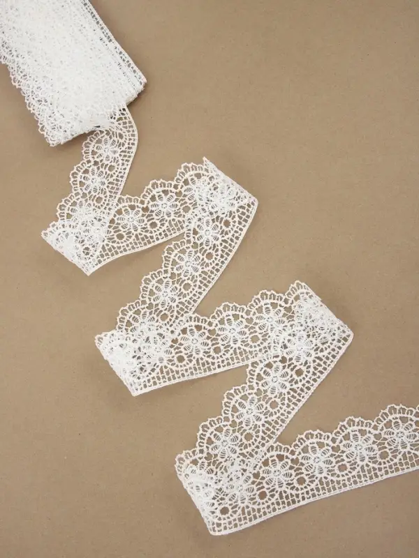 Кружево гипюровое, 45 мм, 6.8&plusmn;0.5 м, цвет белый