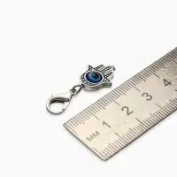 Шарм для браслета на карабине &laquo;Оберег рука Хамса&raquo;, синий в серебре