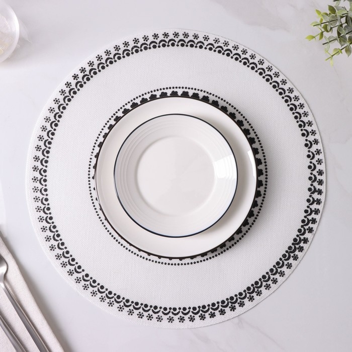 Салфетка сервировочная на стол «Михенди», 38×38 см, чёрно-белая