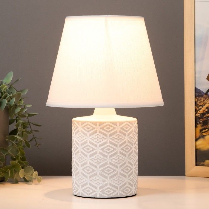 Настольная лампа 16527/1 E14 40Вт белый 17,5х17,5х26,5 см Настольная лампа 16527/1 E14 40Вт белый 17,5х17,5х26,5 см