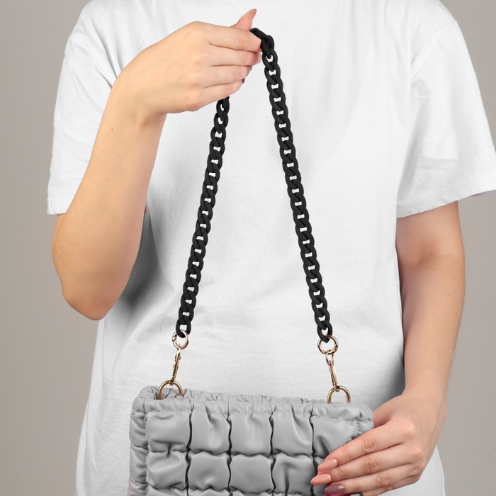 Цепочка для сумки, пластиковая, с карабинами, 15 × 21 мм, 68 см, цвет чёрный/золотой