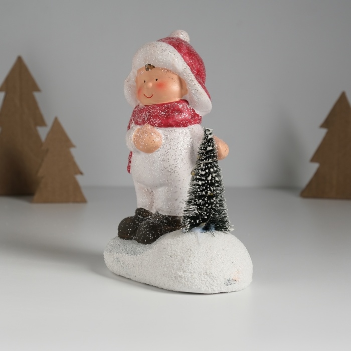 Сувенир керамика свет Сувенир керамика свет "Малыш в белом комбинезоне у ёлочки" 11,5х7х16 см