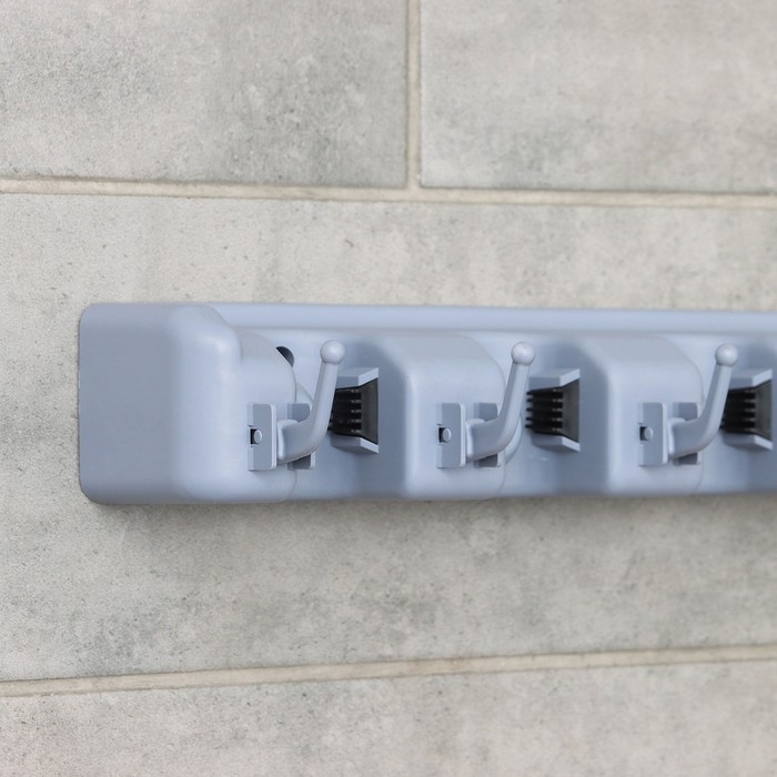 Держатель для швабр и метел с крючками Доляна, крепление саморезы, 41×8 см, 5 секций Держатель для швабр и метел с крючками Доляна, крепление саморезы, 41×8 см, 5 секций