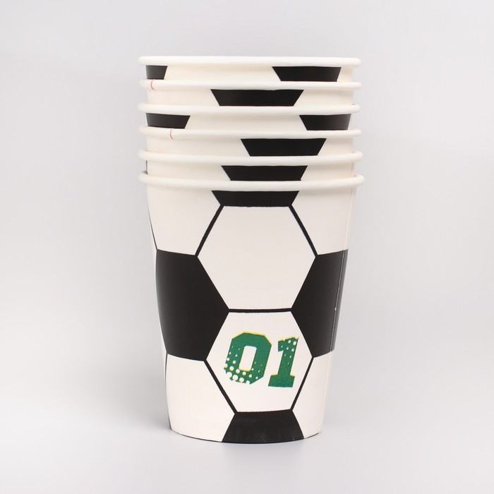 Набор бумажной посуды одноразовый С днём рождения. Футболист», 6 тарелок , 1 гирлянда , 6 стаканов, 6 колпаков Набор бумажной посуды одноразовый С днём рождения. Футболист», 6 тарелок , 1 гирлянда , 6 стаканов, 6 колпаков