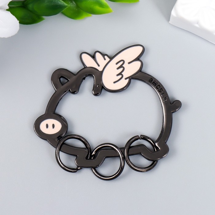 Брелок-ключница металл Брелок-ключница металл "Свинка с крылышками" эмаль 4,5х5,5 см