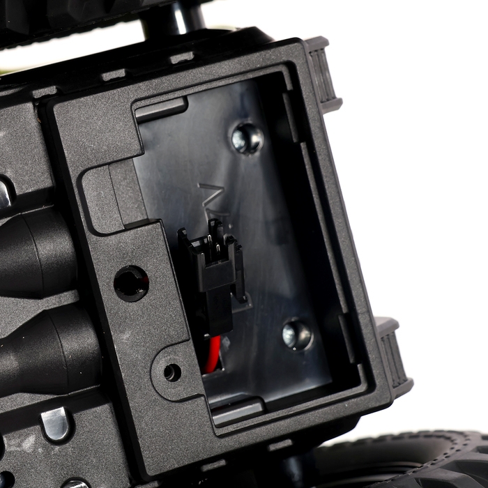 Машина-перевёртыш «Финт», радиоуправляемая, работает от аккумулятора, световые эффекты, эффект дыма, цвет зеленый Машина-перевёртыш «Финт», радиоуправляемая, работает от аккумулятора, световые эффекты, эффект дыма, цвет зеленый