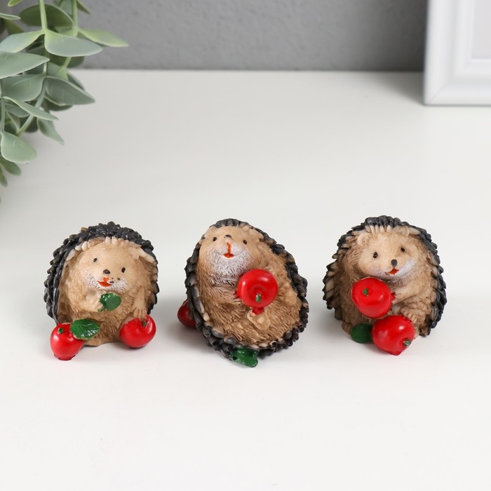Сувенир полистоун  Сувенир полистоун "Ёжик с яблоком" МИКС 3,8х4,7х4,4 см