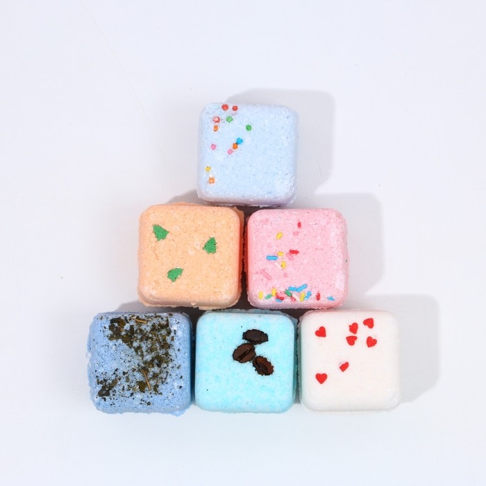 Подарочный набор косметики «Тепло снаружи, сказочно внутри», бомбочки для ванны с добавками, 6 х 70 г, Новый Год Подарочный набор косметики «Тепло снаружи, сказочно внутри», бомбочки для ванны с добавками, 6 х 70 г, Новый Год