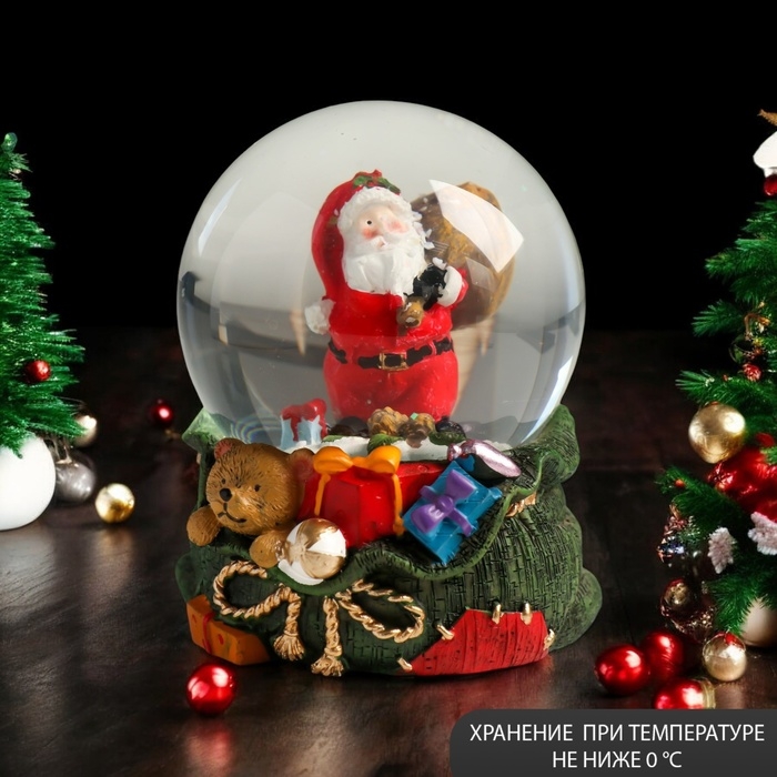 Сувенир свет полистоун водяной шар Сувенир свет полистоун водяной шар "Дед Мороз с мешком на плече" 7х8х9 см