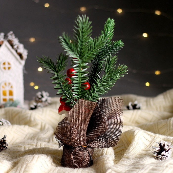 Новогодняя композиция «Веточка с ягодками» 15 × 15 × 29 см Новогодняя композиция «Веточка с ягодками» 15 × 15 × 29 см