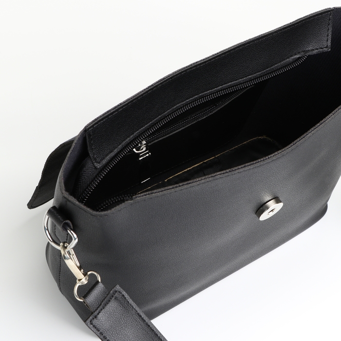 Сумка-мессенджер на клапане, цвет чёрный Сумка-мессенджер на клапане, цвет чёрный