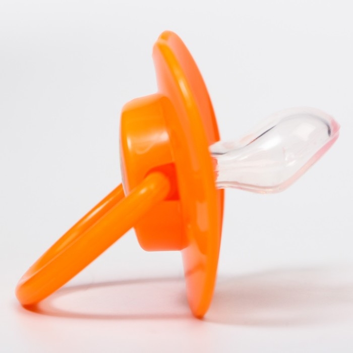 Соска - пустышка силиконовая ортодонтическая, от 0 мес., с держателем, цвет оранжевый Соска - пустышка силиконовая ортодонтическая, от 0 мес., с держателем, цвет оранжевый