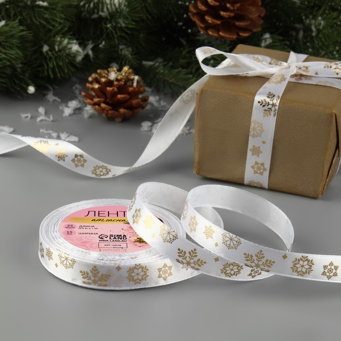 Новый год! Лента атласная с тиснением «Фигурные снежинки», 15 мм, 23 ± 1 м, цвет белый/золотой №001 Новый год! Лента атласная с тиснением «Фигурные снежинки», 15 мм, 23 ± 1 м, цвет белый/золотой №001
