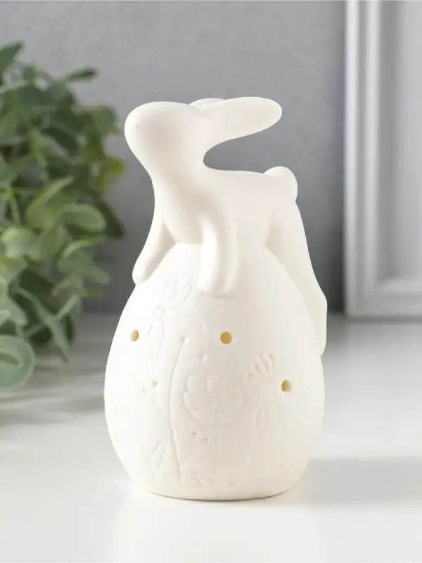 Сувенир керамика свет "Белый зайчик на яйце с цветами" 3хLR44 6,4х6,2х11,2 см