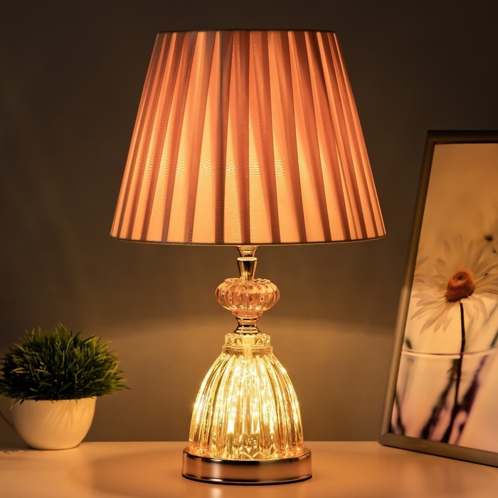 Лампа настольная с подсветкой Лампа настольная с подсветкой "Яна" 1x60Вт E27 золото 25х25х43 см RISALUX