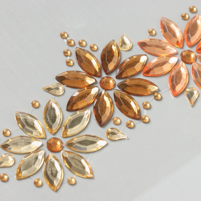 Наклейка пластик стразы на лицо "Три цветка" золото 14,5х16 см