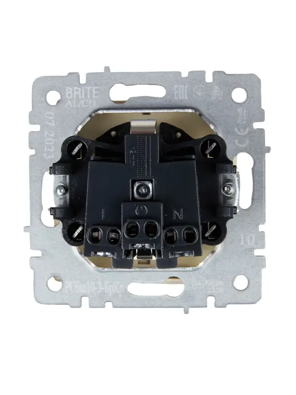 BRITE Розетка с заземлением с защитными шторками и крышкой 16А IP20 РСбш10-3-БрКр бежевый