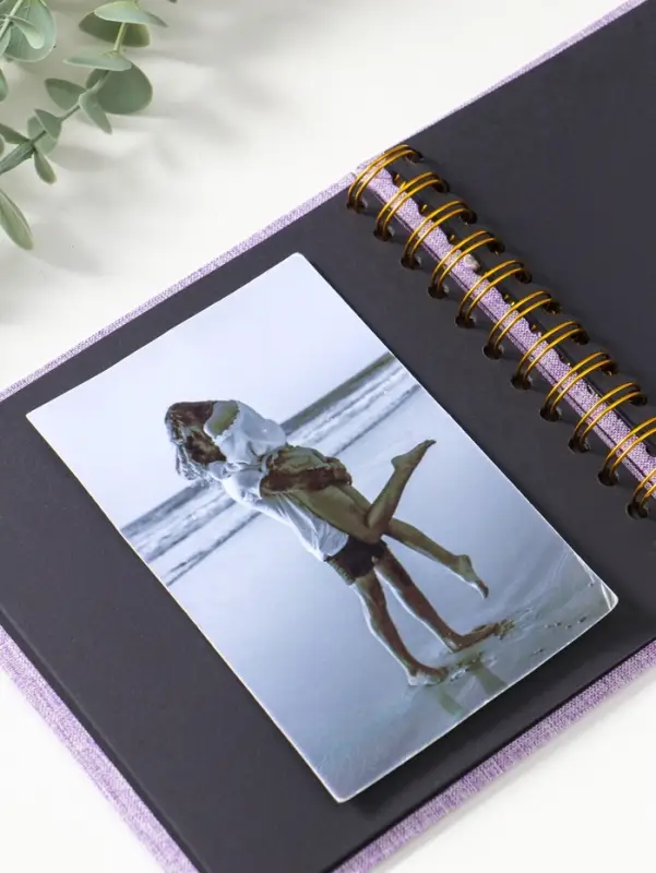 Фотоальбом 20 листов на спирали "Фотоаппарат. Фиолет" текстиль, чёрный картон 17,5х17,5 см   1097143