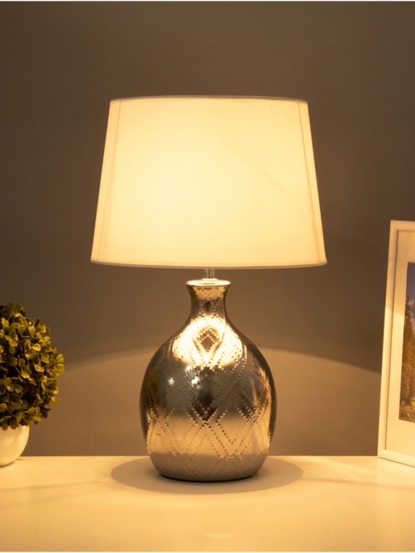 Настольная лампа Настольная лампа "Чиппер" 1х15Вт Е14 серебро 30х30х47см